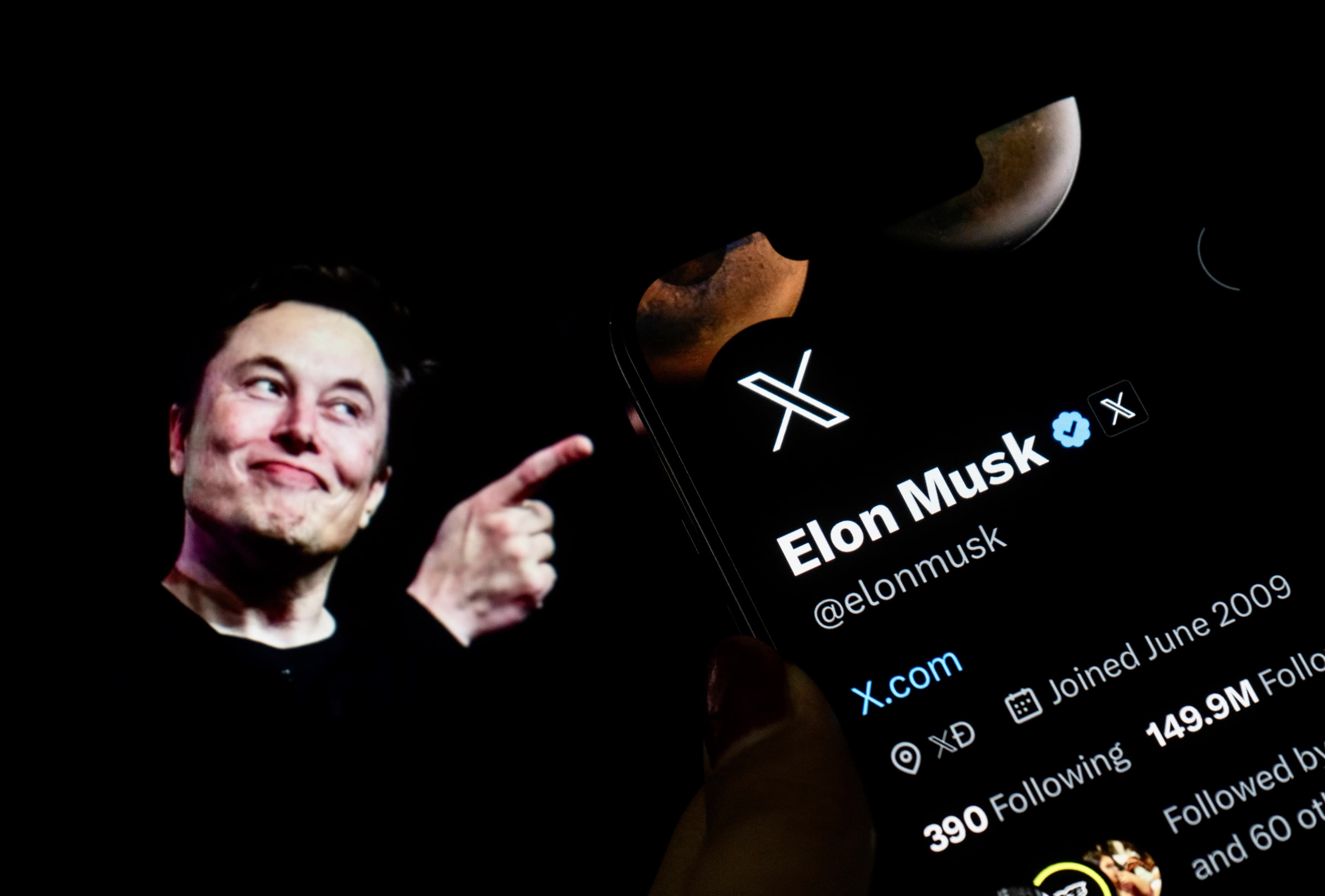 Elizabeth Warren Slams Elon Musk