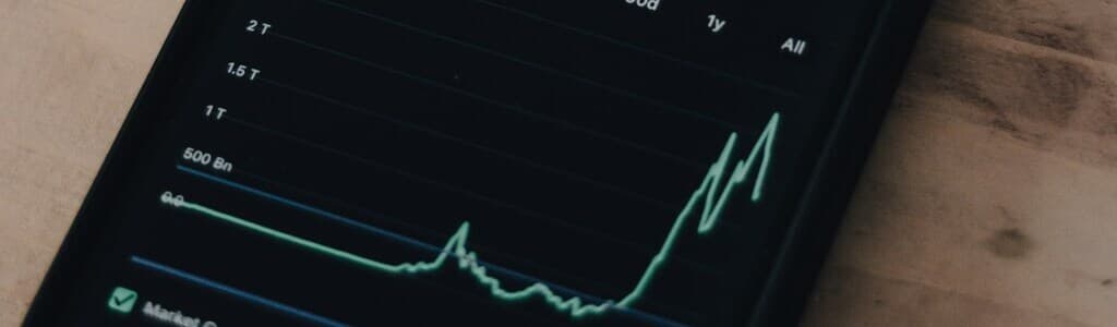 Same Market Different Rules: CEX vs DEX Analysis